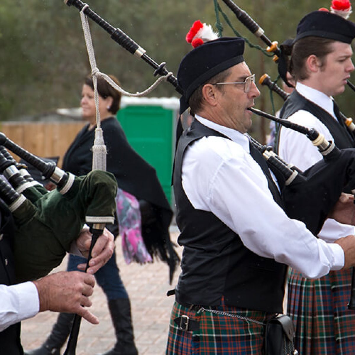 Kalamunda Pipe Band squeezes out a tune